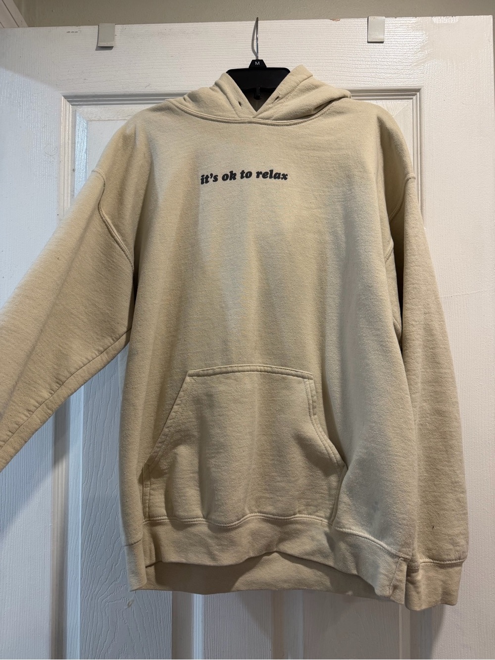 Relax Graphic Hooded Sweatshirt in Cream